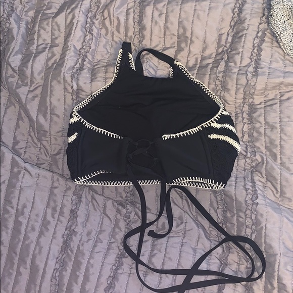 Lack and white chevron knit halter swim top - Picture 2 of 4